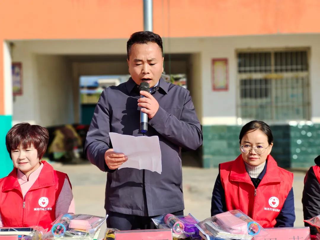 2021年民盟?祥云平臺“燭光行動萬里行”金秋助學(xué)公益活動第五站落地鄢陵